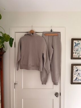 Balance Collection Stone/Cream Color Sweatshirt Set Size Small